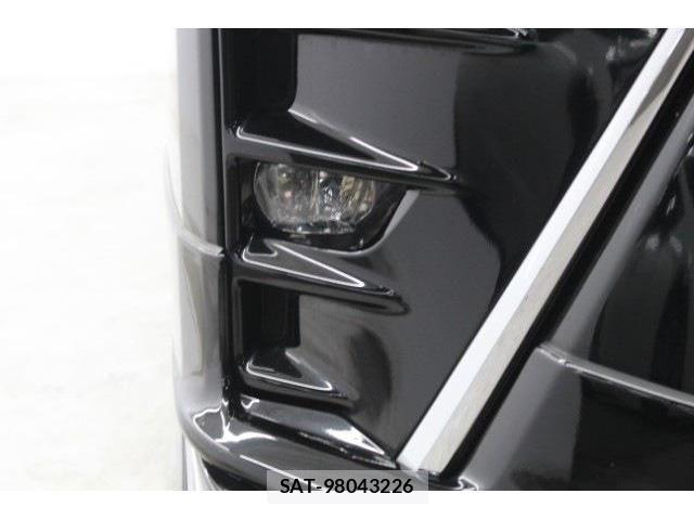 Toyota VOXY HYBRID 2017-09 6504781-12