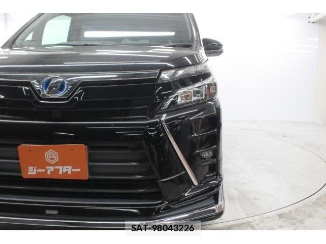 Toyota VOXY HYBRID 2017-09 6504781-13