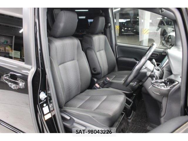 Toyota VOXY HYBRID 2017-09 6504781-27