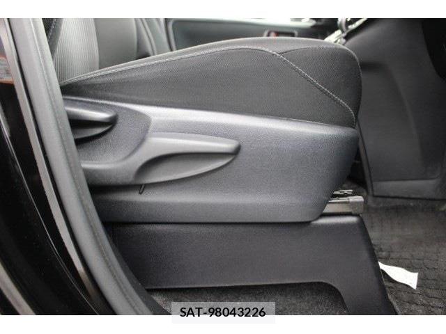 Toyota VOXY HYBRID 2017-09 6504781-28