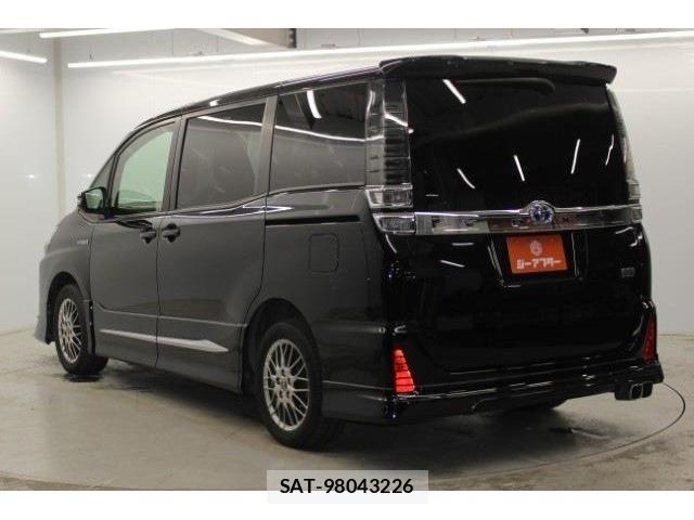 Toyota VOXY HYBRID 2017-09 6504781-6