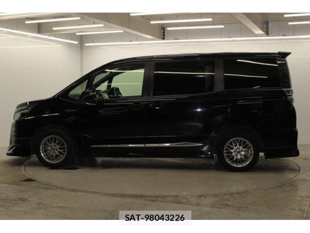 Toyota VOXY HYBRID 2017-09 6504781-7
