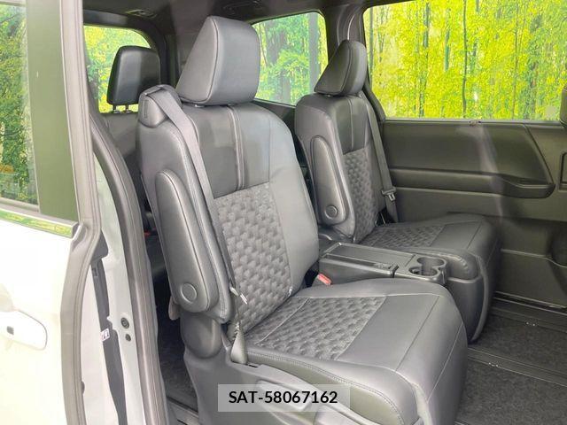 Toyota VOXY HYBRID 2026-01 6547356-8