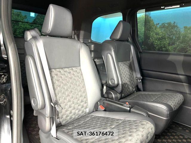 Toyota VOXY HYBRID 2024-09 6547378-8