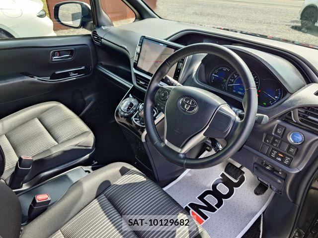 Toyota VOXY HYBRID 2018-06 6547396-10