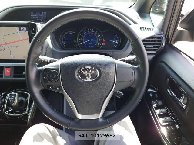 Toyota VOXY HYBRID 2018-06 6547396-12