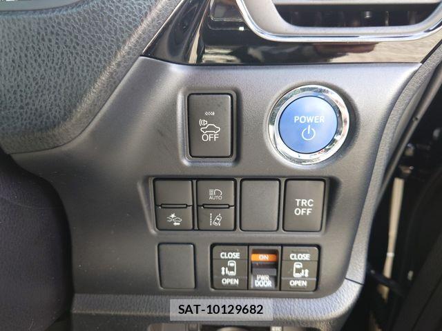 Toyota VOXY HYBRID 2018-06 6547396-18