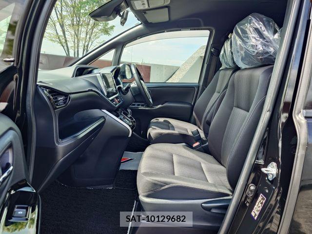 Toyota VOXY HYBRID 2018-06 6547396-20