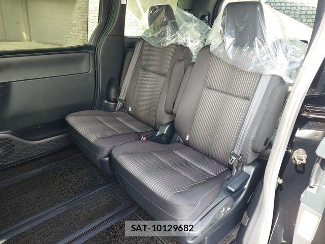 Toyota VOXY HYBRID 2018-06 6547396-22