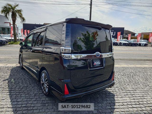 Toyota VOXY HYBRID 2018-06 6547396-2