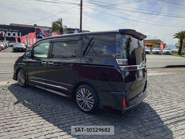 Toyota VOXY HYBRID 2018-06 6547396-3