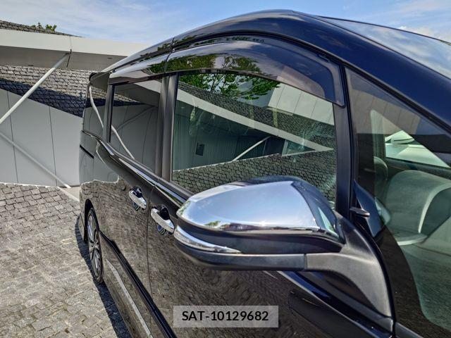 Toyota VOXY HYBRID 2018-06 6547396-4