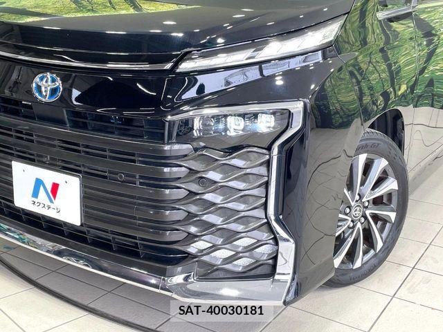 Toyota VOXY HYBRID 2023-06 6615639-11