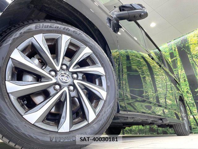 Toyota VOXY HYBRID 2023-06 6615639-12