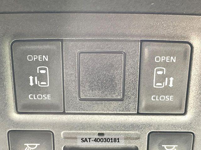 Toyota VOXY HYBRID 2023-06 6615639-2