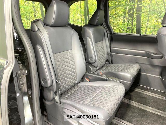 Toyota VOXY HYBRID 2023-06 6615639-7