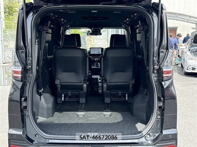 Toyota VOXY HYBRID 2023-09 6615643-16