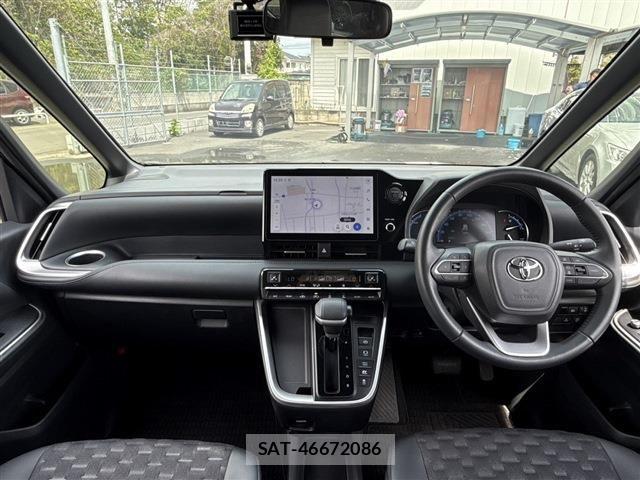 Toyota VOXY HYBRID 2023-09 6615643-17