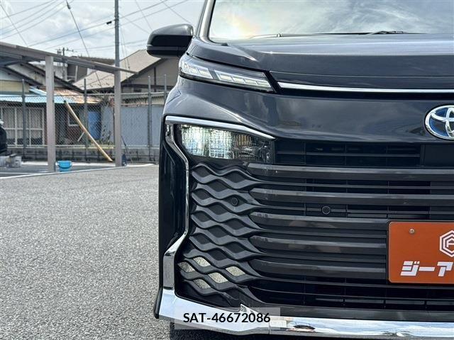 Toyota VOXY HYBRID 2023-09 6615643-25