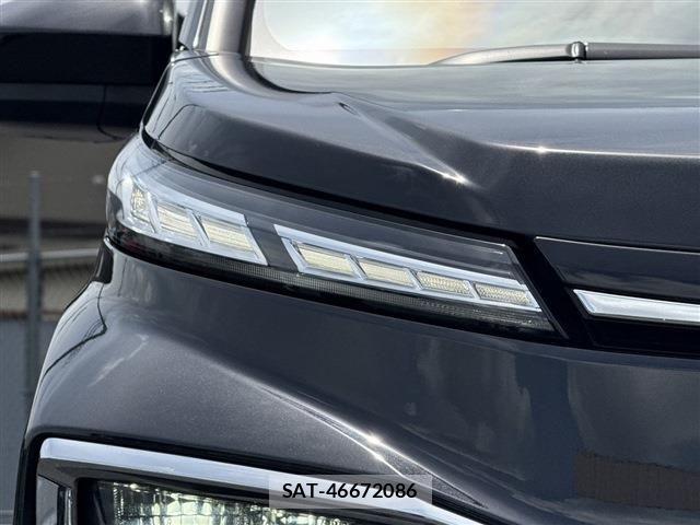 Toyota VOXY HYBRID 2023-09 6615643-26