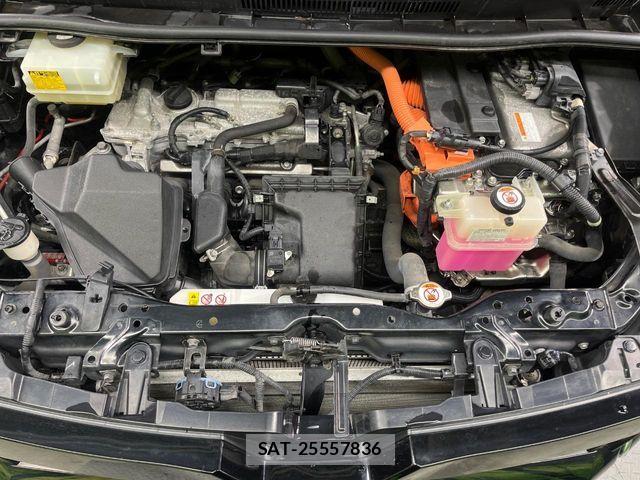 Toyota VOXY HYBRID 2018-03 6615658-18