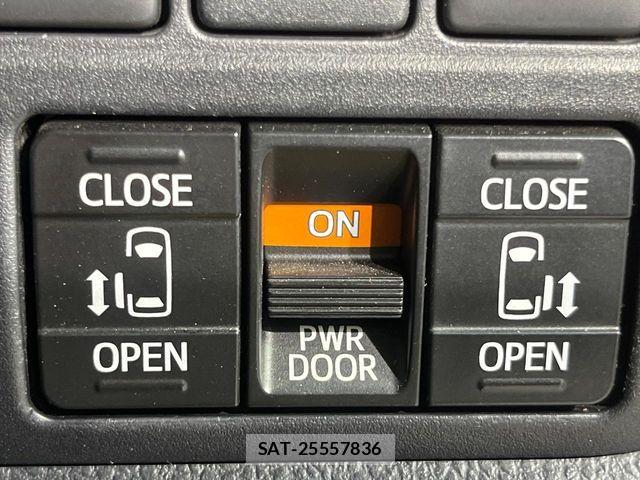 Toyota VOXY HYBRID 2018-03 6615658-3