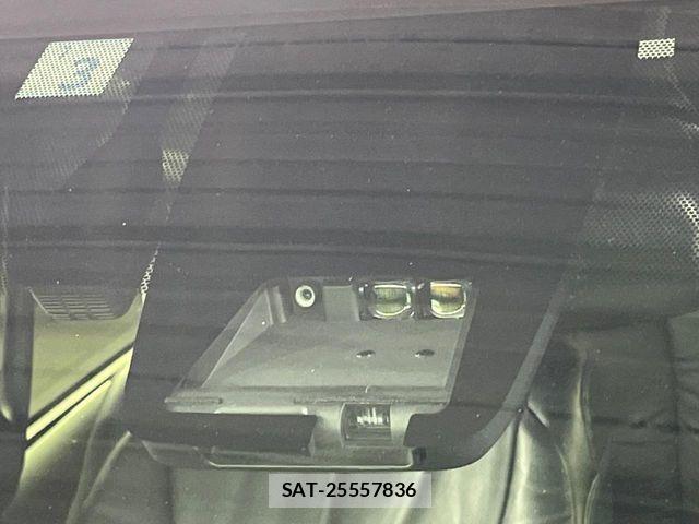 Toyota VOXY HYBRID 2018-03 6615658-4