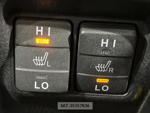 Toyota VOXY HYBRID 2018-03 6615658-6