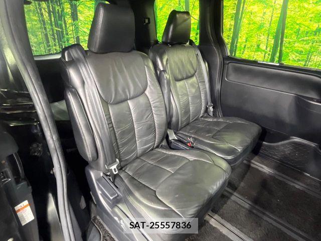 Toyota VOXY HYBRID 2018-03 6615658-8