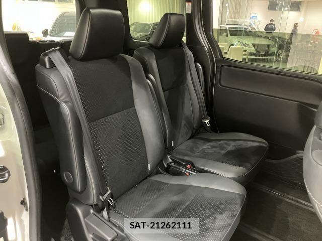 Toyota VOXY HYBRID 2021-07 6615651-11