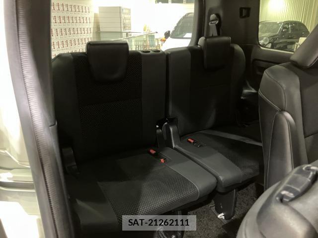 Toyota VOXY HYBRID 2021-07 6615651-12