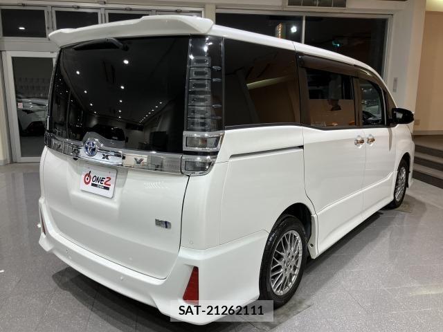 Toyota VOXY HYBRID 2021-07 6615651-16