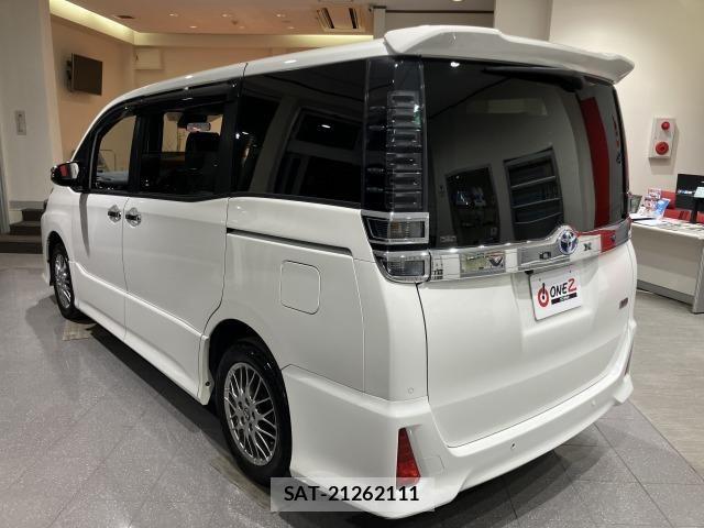 Toyota VOXY HYBRID 2021-07 6615651-17