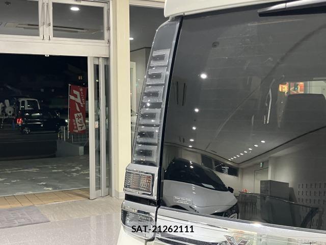 Toyota VOXY HYBRID 2021-07 6615651-23