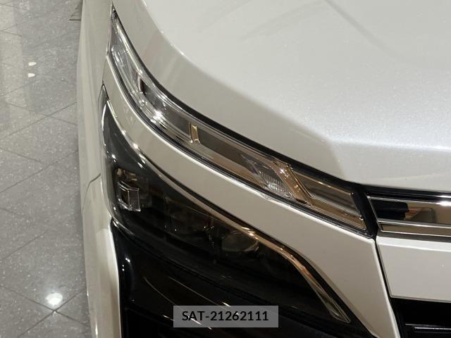 Toyota VOXY HYBRID 2021-07 6615651-25