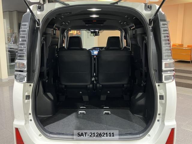 Toyota VOXY HYBRID 2021-07 6615651-29
