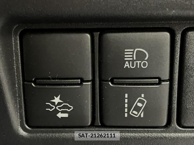 Toyota VOXY HYBRID 2021-07 6615651-6