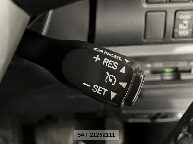 Toyota VOXY HYBRID 2021-07 6615651-8