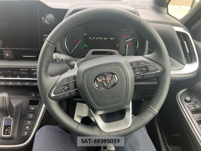 Toyota VOXY HYBRID 2026-04 6615622-10