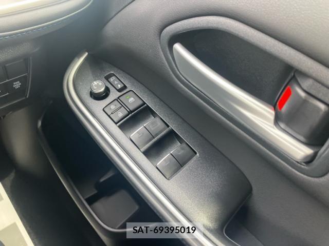 Toyota VOXY HYBRID 2026-04 6615622-12