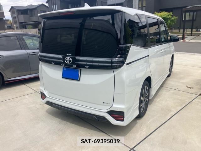 Toyota VOXY HYBRID 2026-04 6615622-1