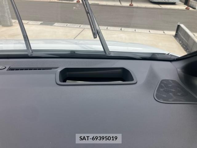 Toyota VOXY HYBRID 2026-04 6615622-21