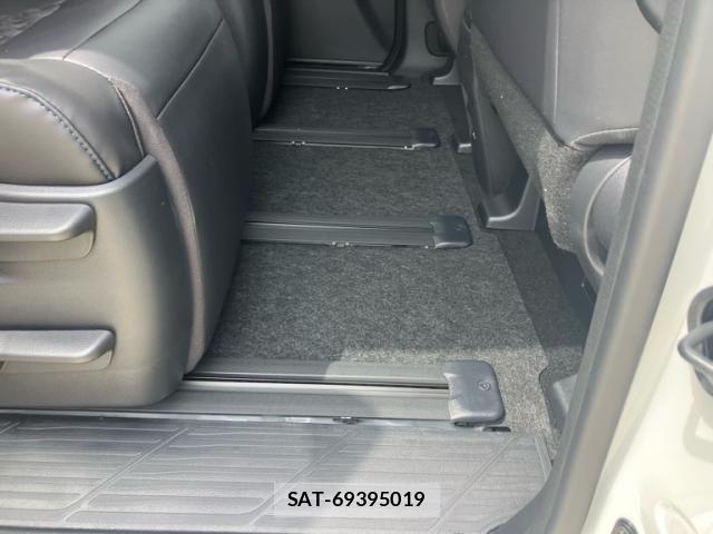 Toyota VOXY HYBRID 2026-04 6615622-22