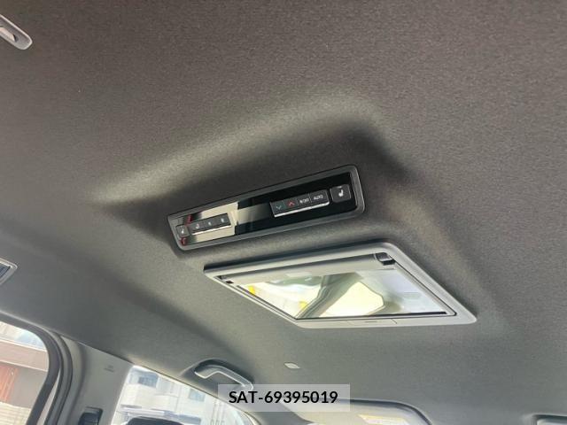 Toyota VOXY HYBRID 2026-04 6615622-24
