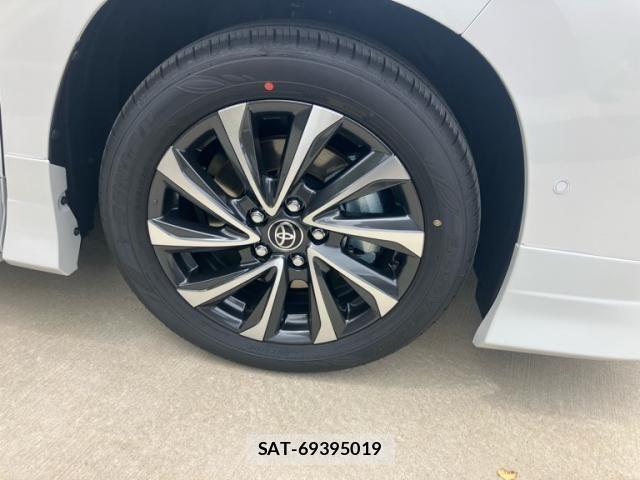 Toyota VOXY HYBRID 2026-04 6615622-2