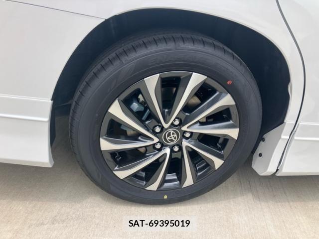 Toyota VOXY HYBRID 2026-04 6615622-3