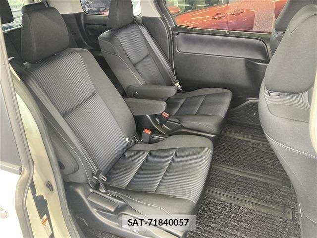 Toyota VOXY HYBRID 2016-10 6615666-10