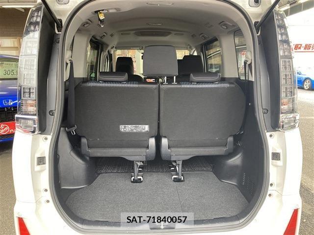 Toyota VOXY HYBRID 2016-10 6615666-12