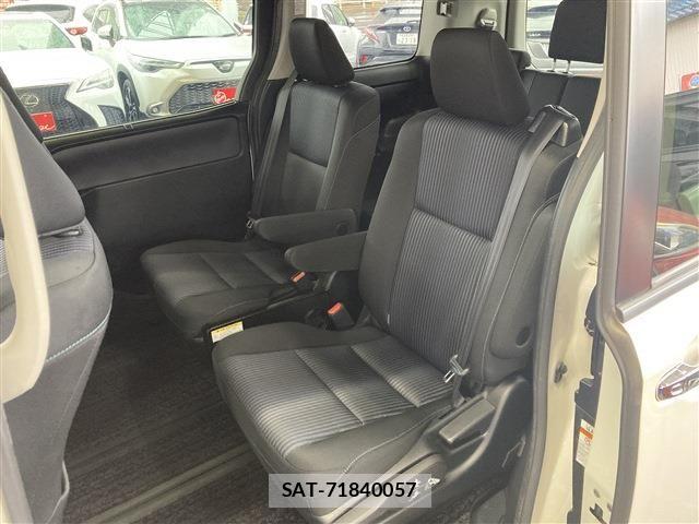 Toyota VOXY HYBRID 2016-10 6615666-13