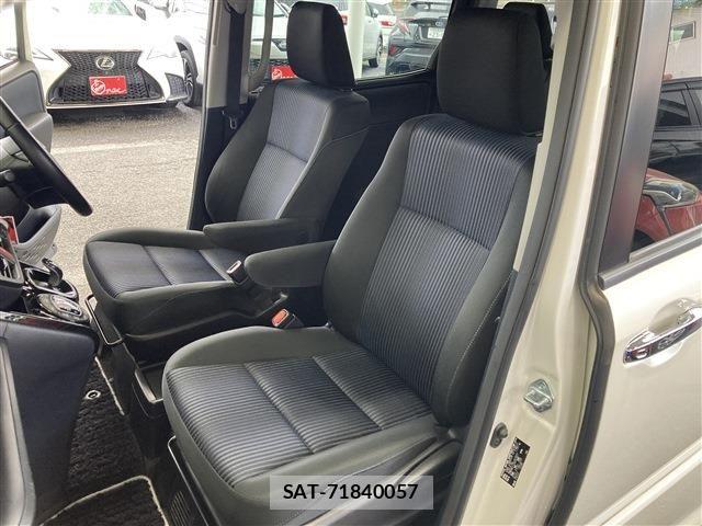 Toyota VOXY HYBRID 2016-10 6615666-14
